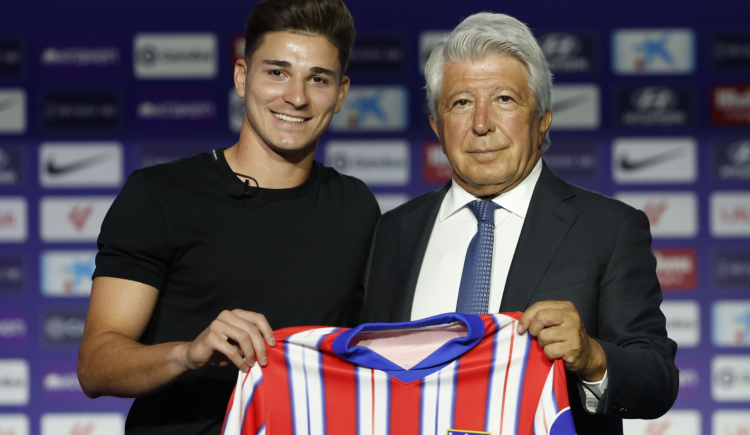 Imagen de Llega con banca: el presidente de Atlético de Madrid elogió a Julián Álvarez
