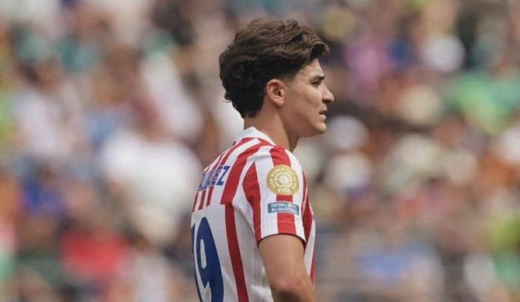 Imagen de Julián Álvarez: cómo anunciar una hermosa noticia de manera incómoda