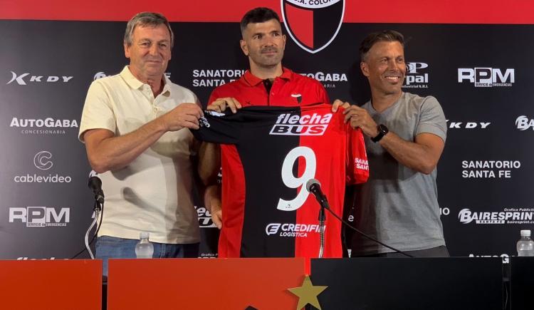 Imagen de Un puma suelto en Santa Fe: Emmanuel Gigliotti firmó con Colón