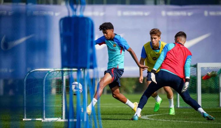 Imagen de La jugada de Lamine Yamal a lo Ronaldinho que dejó a un rival humillado