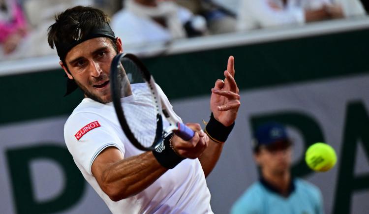 Imagen de Tomás Etcheverry, en cuartos de final de Roland Garros