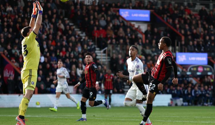 Imagen de No hubo valla invicta para Dibu Martínez y Aston Villa quedó a 9 puntos de Arsenal