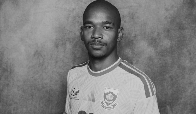 Imagen de Conmoción en el fútbol: Murió Jayden Adams, mediocampista de Sudáfrica durante la Copa del Mundo