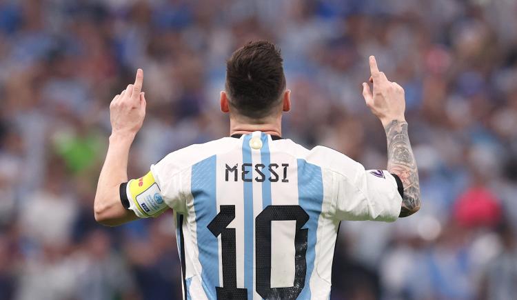Imagen de Dos leyendas se rindieron a los pies de Lionel Messi
