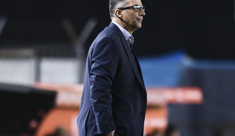 Imagen de PIZZI: "NO CONTEMPLO LA POSIBILIDAD DE DAR UN PASO AL COSTADO"