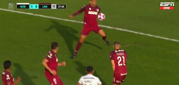 Imagen de Newell's reclamó un penal por mano de Sand