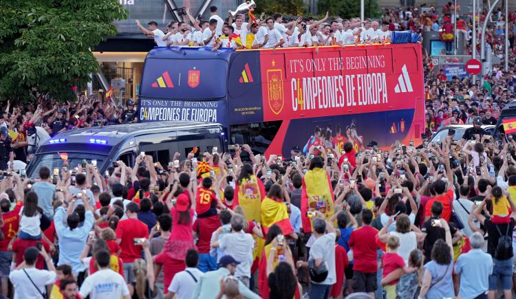Imagen de Los festejos del campeón: España regresó a Madrid tras la obtención de la Eurocopa