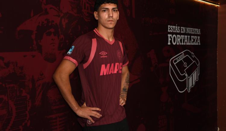 Imagen de Le hizo dos goles a San Lorenzo en la Sudamericana, su apellido no tiene vocales y es el nuevo refuerzo de Lanús