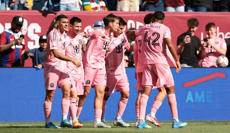 Imagen de Messi firmó un doblete e Inter Miami ganó su primer partido sin Mascherano