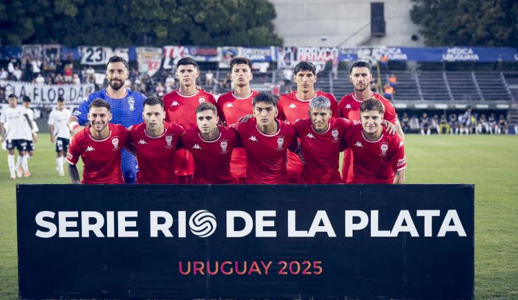 Imagen de Huracán cerró su participación en la Serie Río de la Plata con una derrota