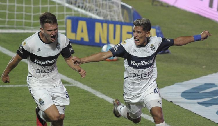 Imagen de CENTRAL VISITA A GIMNASIA EN EL BOSQUE