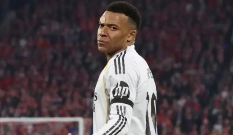 Imagen de Por qué Kylian Mbappé se quedó fuera del Clásico ante Barcelona