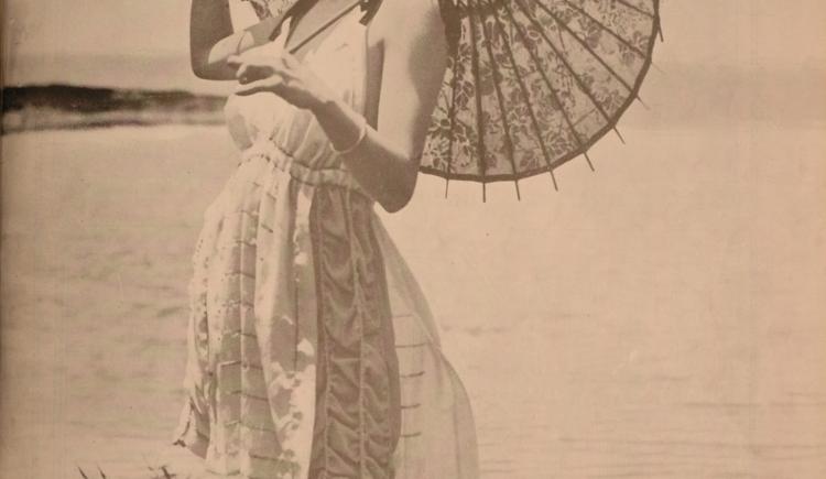 Imagen de 10 de Enero de 1920, una chica en la playa