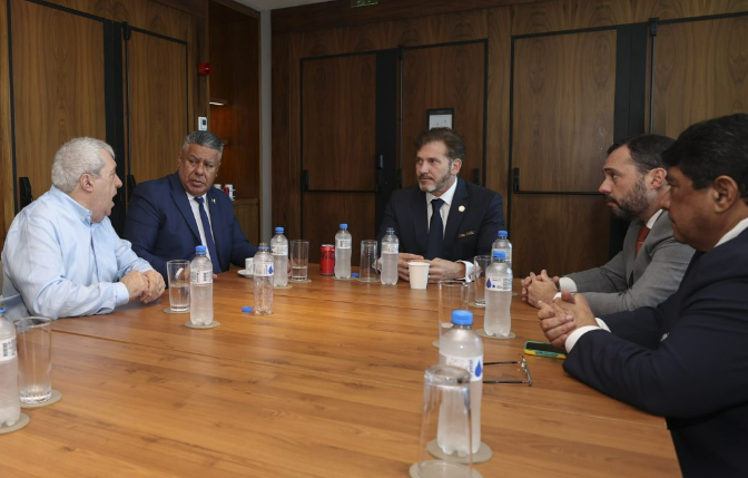 Imagen de Los presidentes de Boca y de Fluminense, unidos en un mensaje de paz