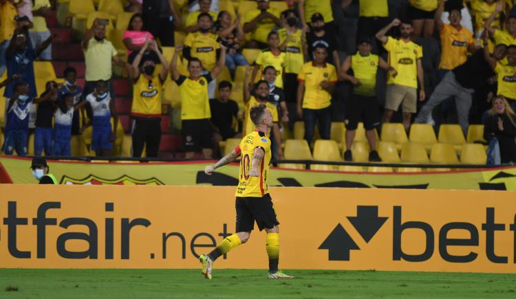 Imagen de Damián Díaz marcó el primer gol olímpico por el piso en la historia de la Sudamericana