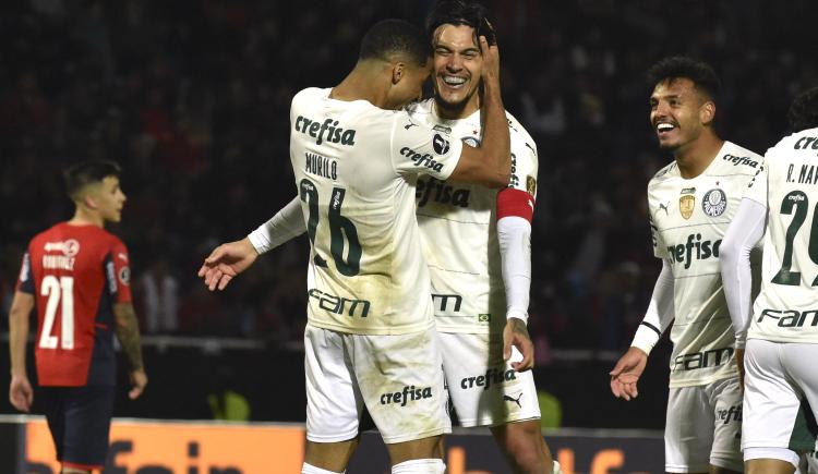 Imagen de Palmeiras goleó y puso un pie en cuartos de final