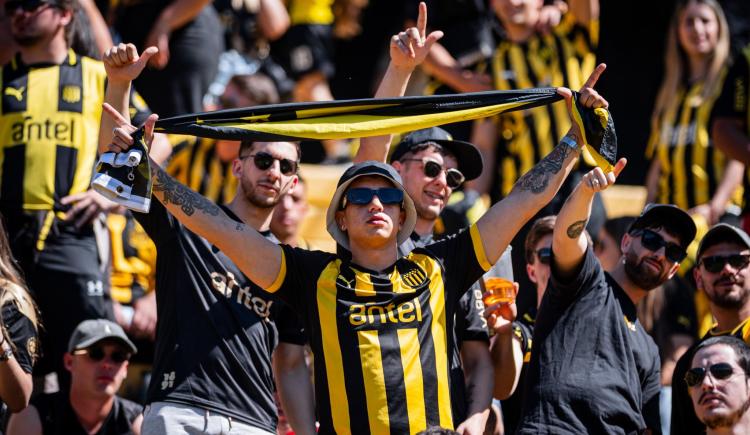 Imagen de El fin de una tradición en las canchas: la drástica medida que cambia el folclore del fútbol uruguayo