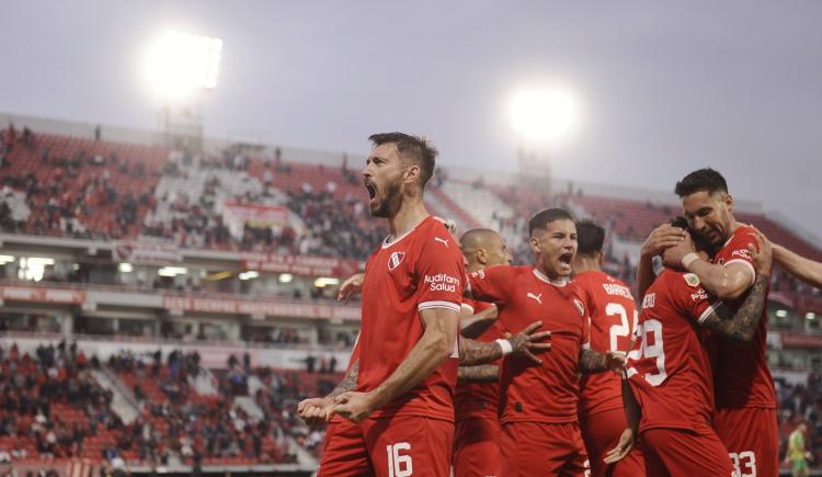 Imagen de Independiente goleó bajo la lluvia y el granizo y pudo esbozar una sonrisa