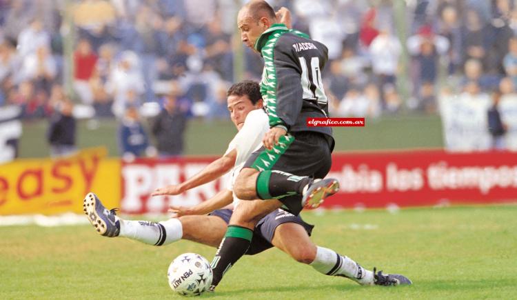 Imagen de 2001. Banfield viaja en Primera