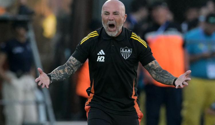 Imagen de Jorge Sampaoli les pidió disculpas a los hinchas y aseguró que Atlético Mineiro fue "muy superior"