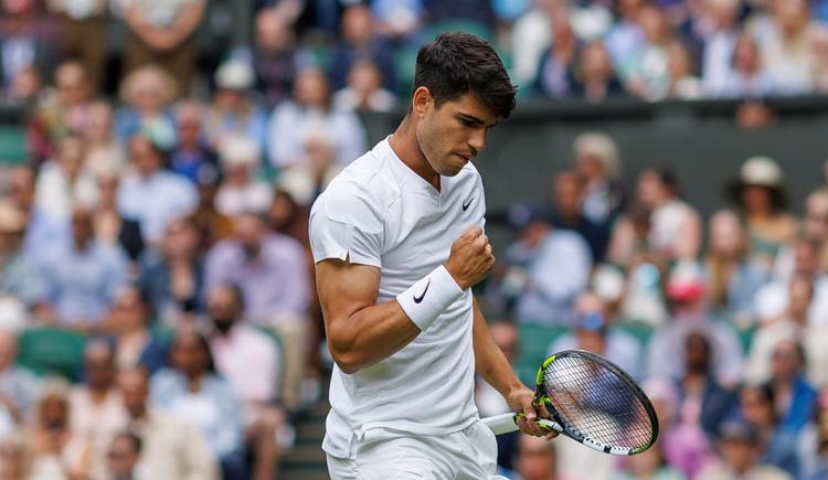 Imagen de Carlos Alcaraz inició la defensa del título en Wimbledon con un sólido triunfo
