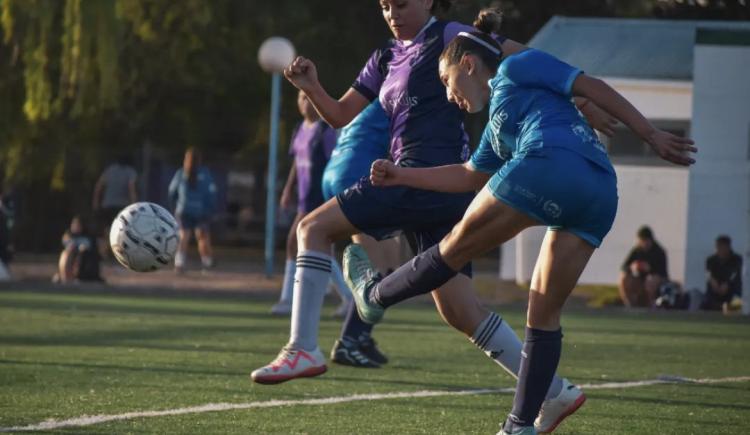 Imagen de El ascenso de un revolucionario proyecto de fútbol femenino