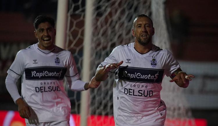 Imagen de Gimnasia se floreó en Paraná y no pierde la esperanza