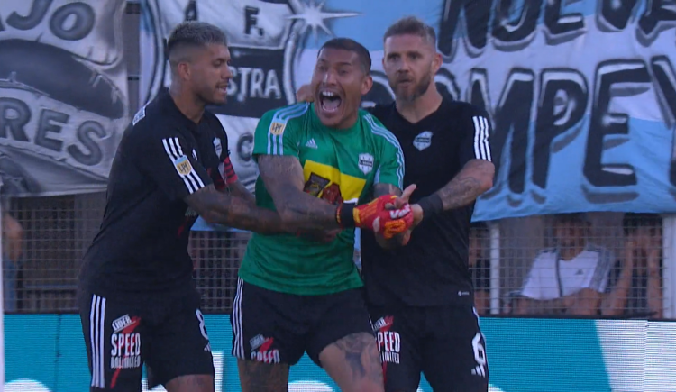 Imagen de Escalofriante lesión y furia de Nacho Arce contra Barracas