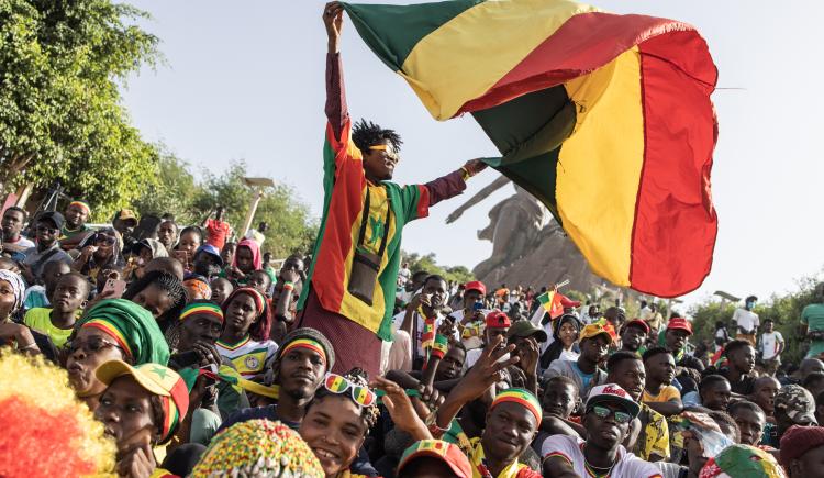 Imagen de Locura en las calles de Dakar por la clasificación de Senegal a octavos