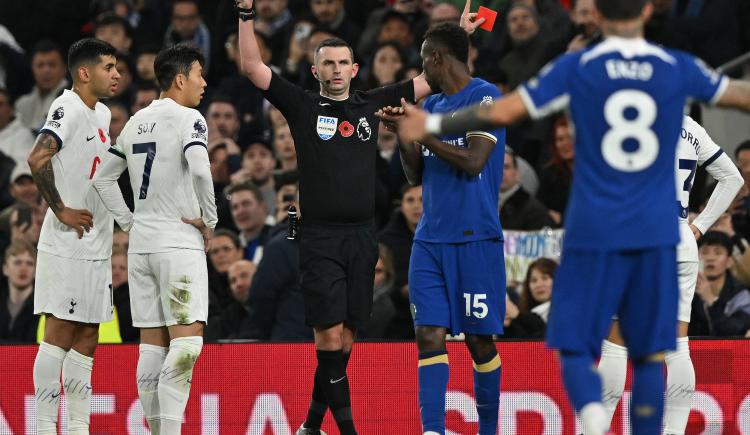 Imagen de La durísima infracción de Cuti Romero a Enzo Fernández en el clásico de Londres