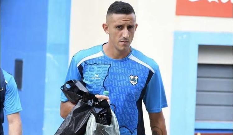 Imagen de Recuperó la libertad pero quedó imputado el futbolista que gritó "bomba" en un avión