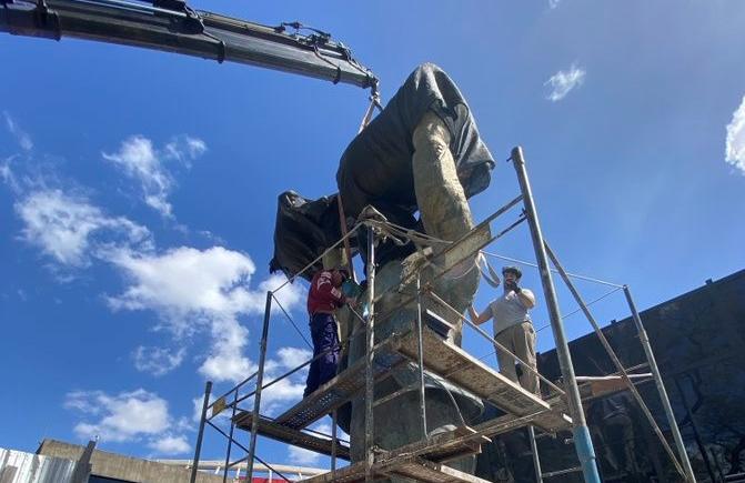 Imagen de La estatua de Gallardo llegó al Monumental