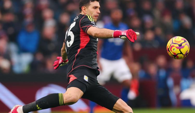 Imagen de Con Dibu Martínez en el arco, Aston Villa igualó con Ipswich y desaprovechó una importante chance