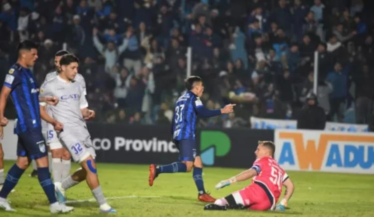 Imagen de Atlético Tucumán ganó y se alejó de la zona de peligro