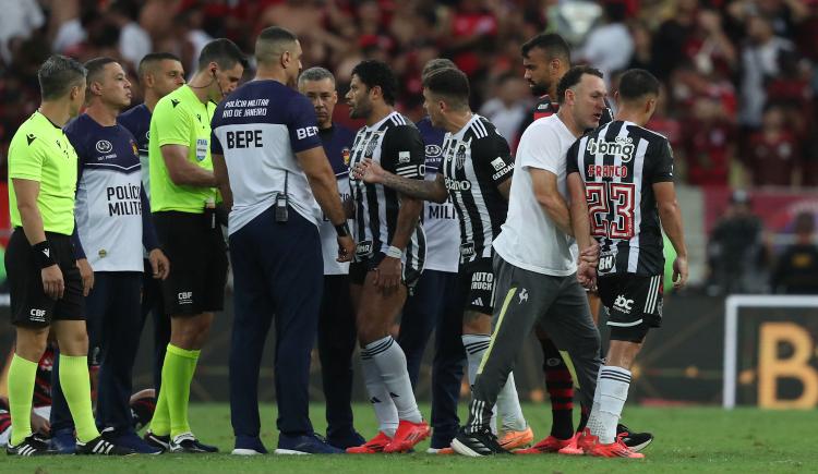Imagen de Días después de eliminar a River: fuerte discusión entre dos hombres de Atlético Mineiro
