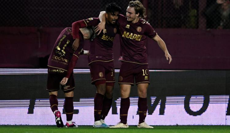 Imagen de Lanús lo dio vuelta y le ganó a Atlético Tucumán