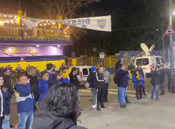 Imagen de La crisis de Boca trajo insultos a Riquelme en las afueras de la Bombonera
