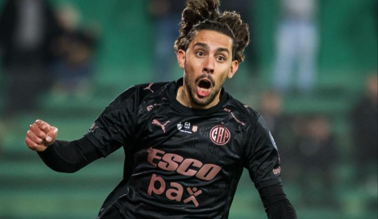 Imagen de Platense lo ganó en el final y sacó a Estudiantes de la Copa Argentina