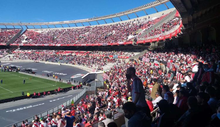 Imagen de CARLA VIZZOTTI: “EL 50% DE AFORO EN EL FÚTBOL SEGUIRÁ HASTA NOVIEMBRE”