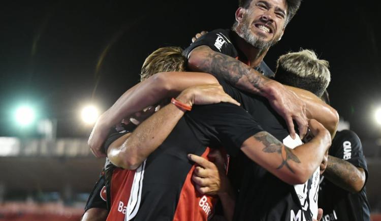 Imagen de NEWELL'S LE AMARGÓ LA NOCHE A LANÚS