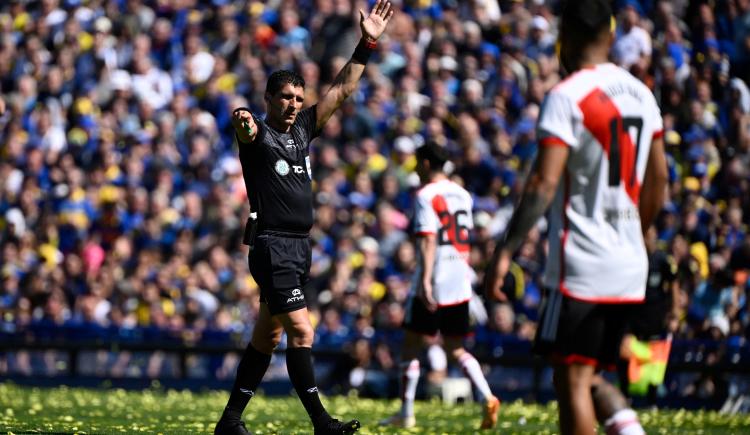 Imagen de Andrés Merlos le contestó a Jorge Almirón: "No tuvo rojas o penales para quejarse"