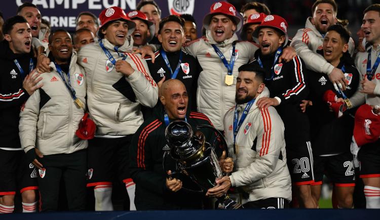 Imagen de El gesto de Enzo Pérez y la emotiva historia detrás del festejo con la copa