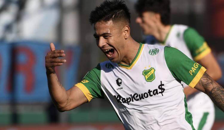 Imagen de Con una ráfaga de Uvita Fernández, Defensa le dio un duro golpe a Arsenal