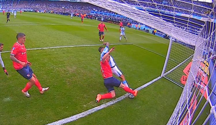 Imagen de Empate en el clásico de Avellaneda: la ayuda clave que recibió Facundo Tello para confirmar el autor del gol de Racing