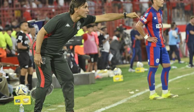 Imagen de Las reflexiones de Diego Martínez tras la victoria de Huracán en el clásico