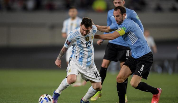 Imagen de “Messi es el mejor jugador de todos los tiempos”, aseguró Diego Godín