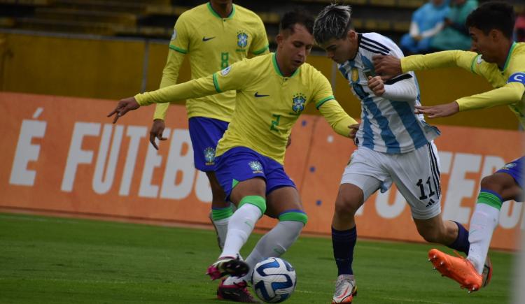 Imagen de Argentina cayó ante Brasil en el cierre del Sudamericano sub 17