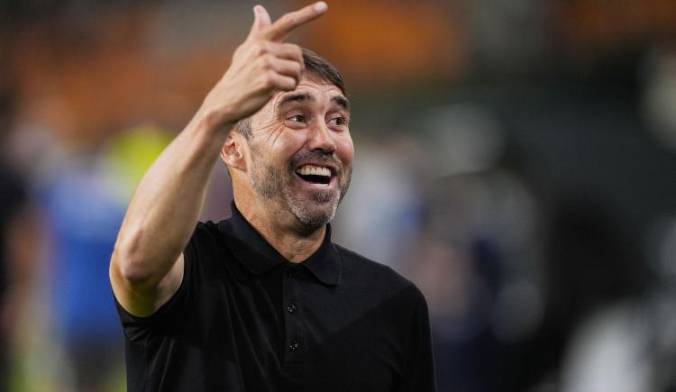 Imagen de A pedido del Chacho Coudet, Alavés viene a la carga por un jugador de Boca