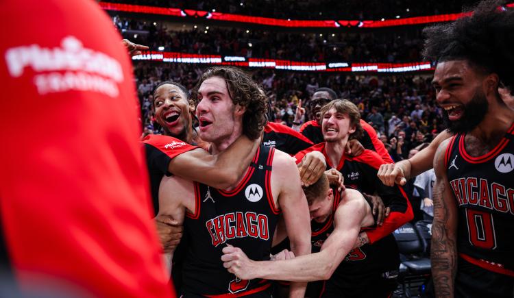 Imagen de Desde Saturno: así fue el tiro viral de Josh Giddey para el triunfo agónico de Chicago ante los Lakers