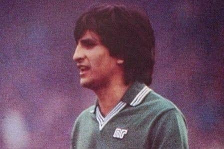 Imagen de Elijo ascender: la surrealista situación de un ex club de Ramón Díaz cada vez que muere un Papa